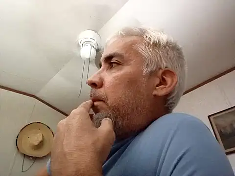 Snapshot of Xoc8_ chatting on November 16, 2025, 10:24 pm Xoc8 online show from November 16, 2025, 10:24 pm