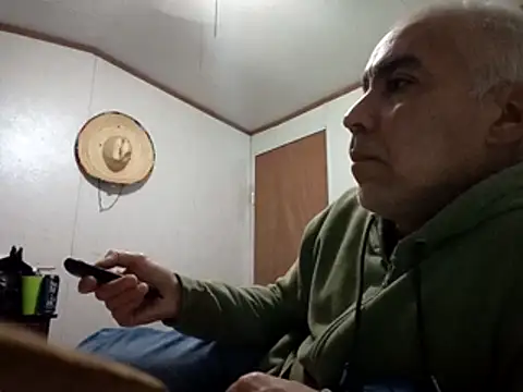 Snapshot of Xoc8_ chatting on December 15, 2025, 4:57 pm Xoc8 online show from December 15, 2025, 4:57 pm