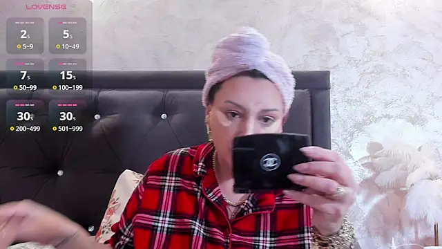 Snapshot of RaelleDarkstar chatting on February 9, 2026, 11:52 am RaelleDarkstar online show from February 9, 2026, 11:52 am