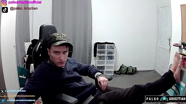 Snapshot of PKrisztian chatting on November 27, 2025, 10:32 pm PKrisztian online show from November 27, 2025, 10:32 pm