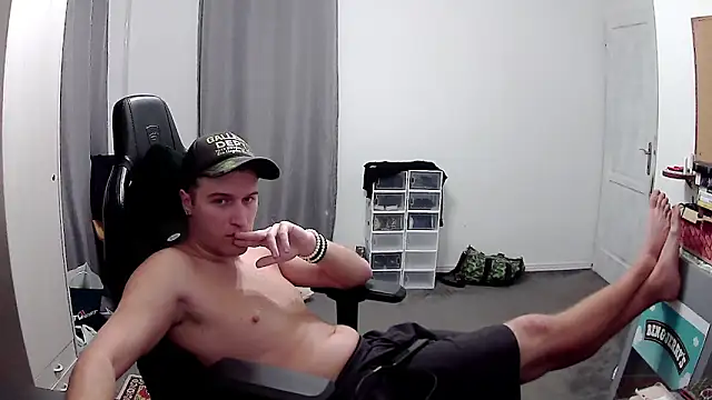 Snapshot of PKrisztian chatting on November 21, 2025, 7:24 pm PKrisztian online show from November 21, 2025, 7:24 pm