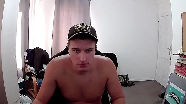 Snapshot of PKrisztian chatting on September 22, 2025, 2:34 pm PKrisztian online show from September 22, 2025, 2:34 pm