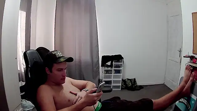 Snapshot of PKrisztian chatting on October 13, 2025, 1:34 pm PKrisztian online show from October 13, 2025, 1:34 pm