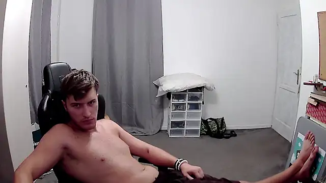 Snapshot of PKrisztian chatting on September 10, 2025, 8:19 pm PKrisztian online show from September 10, 2025, 8:19 pm