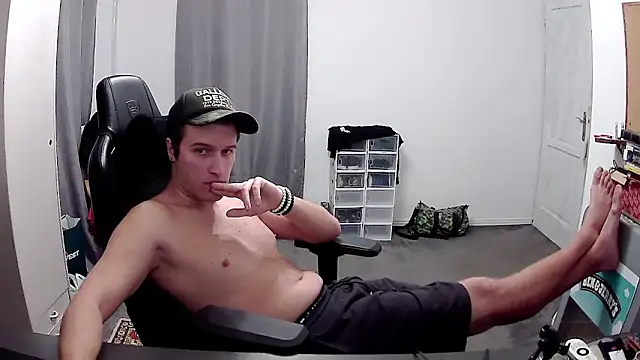 Snapshot of PKrisztian chatting on November 3, 2025, 9:18 pm PKrisztian online show from November 3, 2025, 9:18 pm