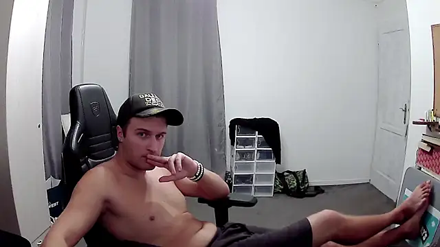 Snapshot of PKrisztian chatting on September 28, 2025, 4:03 pm PKrisztian online show from September 28, 2025, 4:03 pm