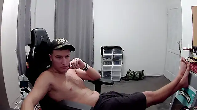 Snapshot of PKrisztian chatting on November 15, 2025, 4:33 pm PKrisztian online show from November 15, 2025, 4:33 pm