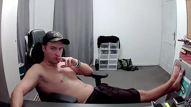 Snapshot of PKrisztian chatting on September 17, 2025, 5:26 pm PKrisztian online show from September 17, 2025, 5:26 pm