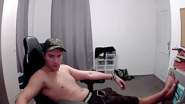 Snapshot of PKrisztian chatting on October 14, 2025, 2:50 pm PKrisztian online show from October 14, 2025, 2:50 pm