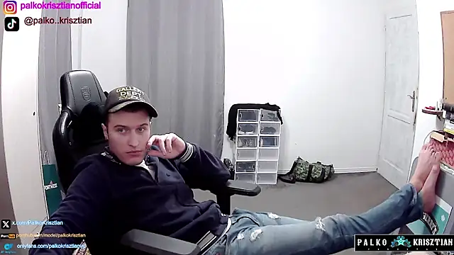 Snapshot of PKrisztian chatting on November 28, 2025, 7:14 pm PKrisztian online show from November 28, 2025, 7:14 pm