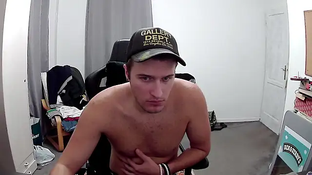 Snapshot of PKrisztian chatting on October 6, 2025, 7:25 pm PKrisztian online show from October 6, 2025, 7:25 pm