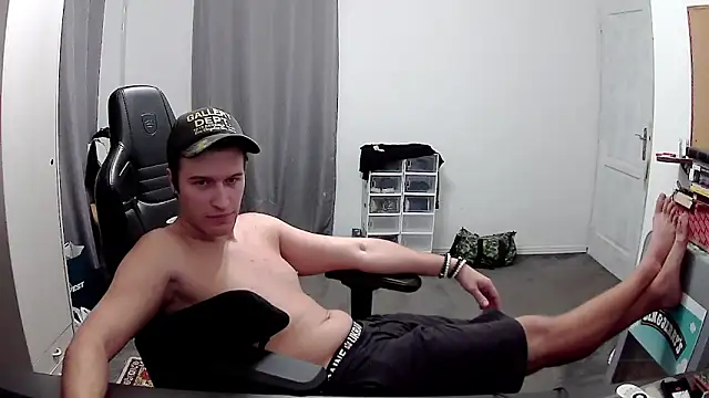 Snapshot of PKrisztian chatting on October 31, 2025, 3:30 pm PKrisztian online show from October 31, 2025, 3:30 pm