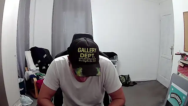 Snapshot of PKrisztian chatting on October 8, 2025, 7:32 am PKrisztian online show from October 8, 2025, 7:32 am