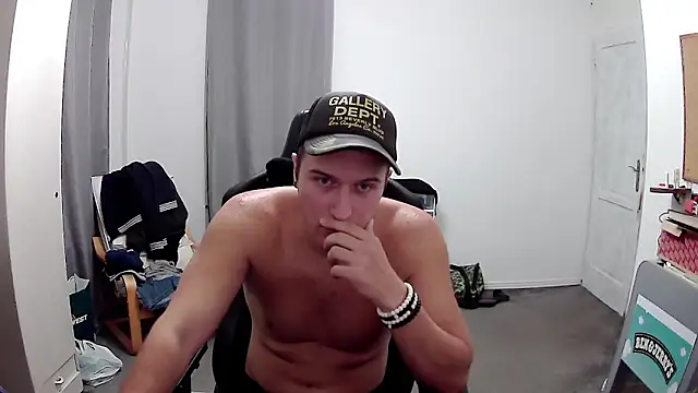 Snapshot of PKrisztian chatting on October 1, 2025, 4:55 pm PKrisztian online show from October 1, 2025, 4:55 pm