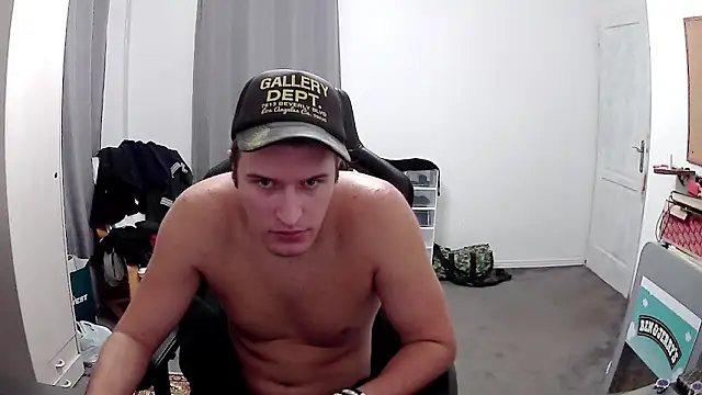 Snapshot of PKrisztian chatting on October 19, 2025, 9:39 pm PKrisztian online show from October 19, 2025, 9:39 pm