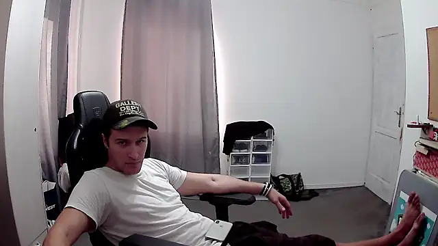 Snapshot of PKrisztian chatting on October 9, 2025, 2:50 pm PKrisztian online show from October 9, 2025, 2:50 pm