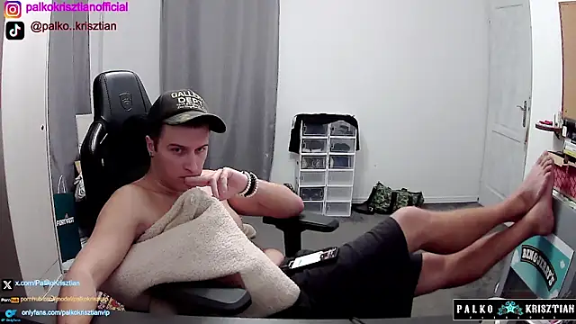 Snapshot of PKrisztian chatting on December 2, 2025, 9:05 pm PKrisztian online show from December 2, 2025, 9:05 pm