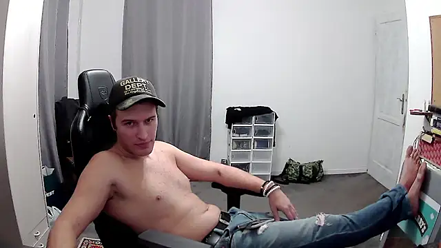 Snapshot of PKrisztian chatting on October 28, 2025, 6:51 pm PKrisztian online show from October 28, 2025, 6:51 pm