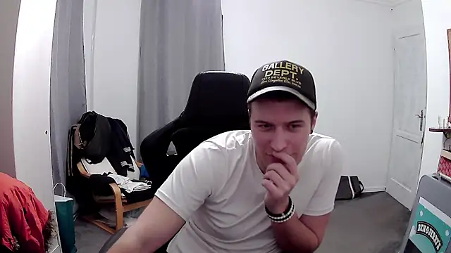 PKrisztian online show from April 16, 2026, 2:01 am