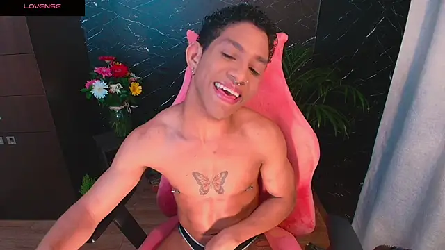 Snapshot of Palo_santo chatting on October 22, 2025, 8:03 am Palo santo online show from October 22, 2025, 8:03 am