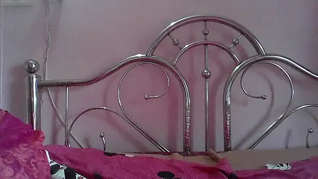 Snapshot of my-laila chatting on October 8, 2025, 8:05 am my-laila online show from October 8, 2025, 8:05 am