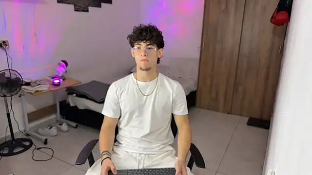 Kisan Smith online show from November 14, 2025, 1:42 am