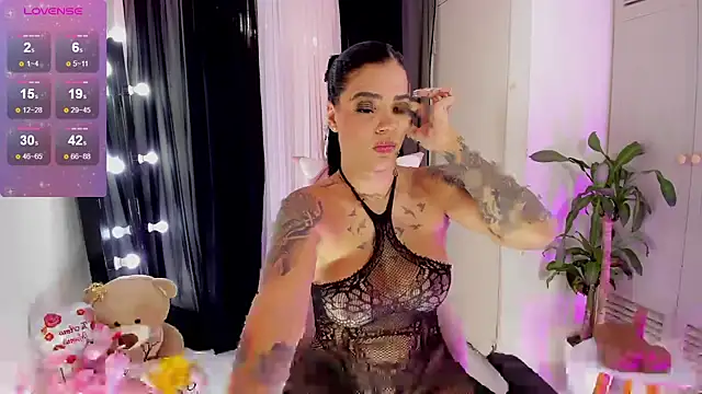 EmmaRusellx online show from October 4, 2025, 8:32 pm