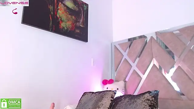 Snapshot of LauryMoons chatting on February 3, 2026, 12:54 am LauryMoons online show from February 3, 2026, 12:54 am