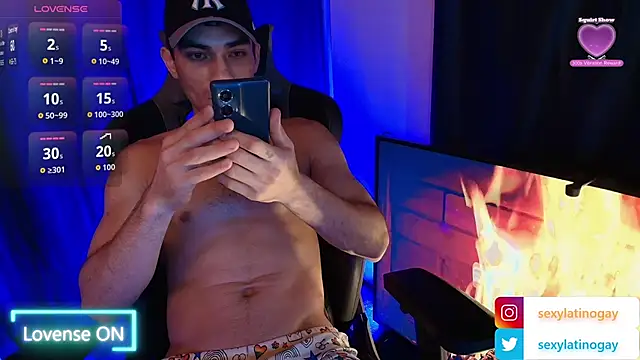 sexyboycolombi4 online show from March 13, 2026, 10:42 am