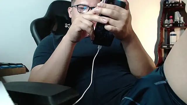 Snapshot of Plug_Control chatting on February 27, 2026, 3:56 pm Plug Control online show from February 27, 2026, 3:56 pm