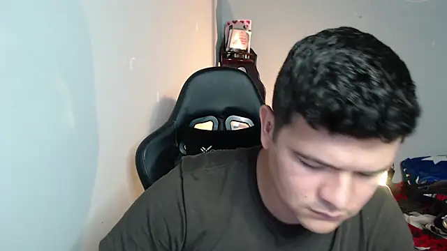 Snapshot of Plug_Control chatting on February 16, 2026, 8:51 pm Plug Control online show from February 16, 2026, 8:51 pm