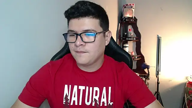 Snapshot of Plug_Control chatting on February 18, 2026, 8:38 pm Plug Control online show from February 18, 2026, 8:38 pm