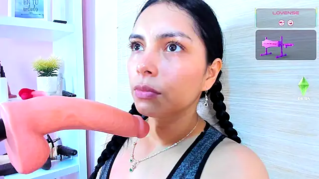 Snapshot of evelinn_belen chatting on September 15, 2025, 12:16 pm evelinn belen online show from September 15, 2025, 12:16 pm