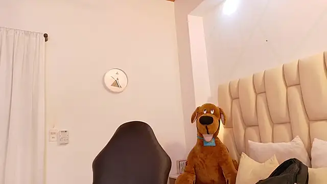 lia mariana online show from September 22, 2025, 2:39 am