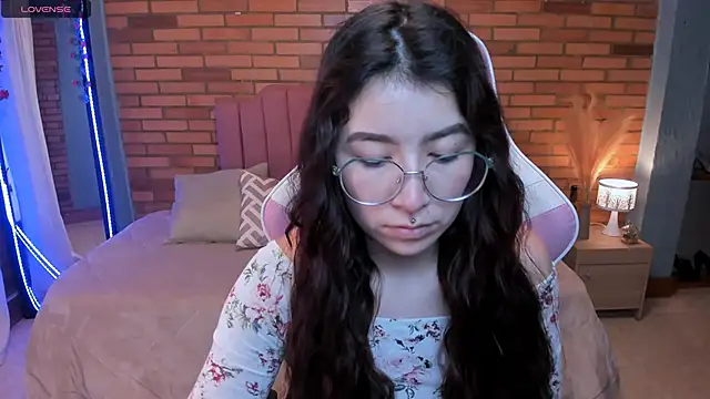 Amy joones online show from June 1, 2026, 11:43 am