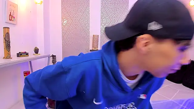 Nikolay Gregori online show from November 18, 2025, 4:27 am