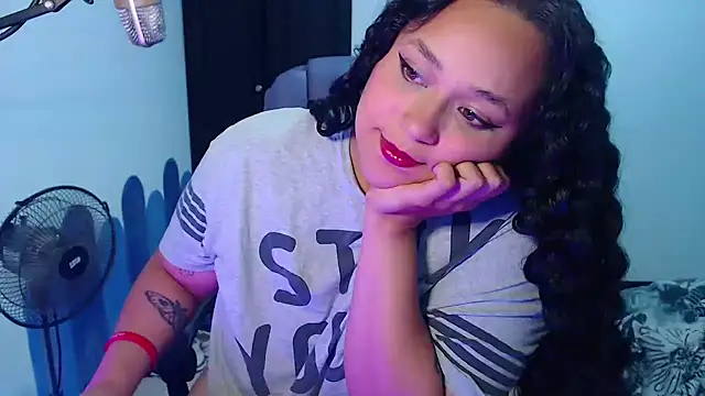 Snapshot of Luciernaga18 chatting on October 13, 2025, 2:02 am Luciernaga18 online show from October 13, 2025, 2:02 am