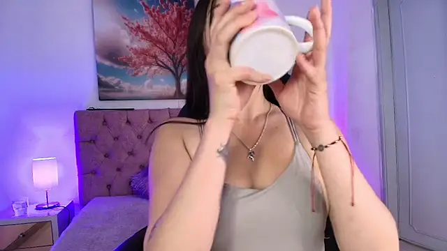 Snapshot of Julianaa_Castro_ chatting on November 18, 2025, 11:35 am Julianaa Castro online show from November 18, 2025, 11:35 am