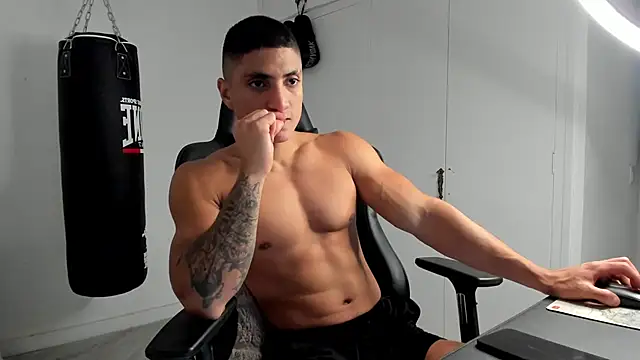 Snapshot of dan01_ chatting on November 6, 2025, 1:37 pm dan01 online show from November 6, 2025, 1:37 pm