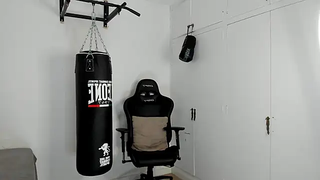 Snapshot of dan01_ chatting on November 15, 2025, 9:02 am dan01 online show from November 15, 2025, 9:02 am