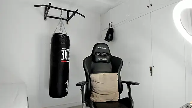 Snapshot of dan01_ chatting on November 28, 2025, 2:06 pm dan01 online show from November 28, 2025, 2:06 pm