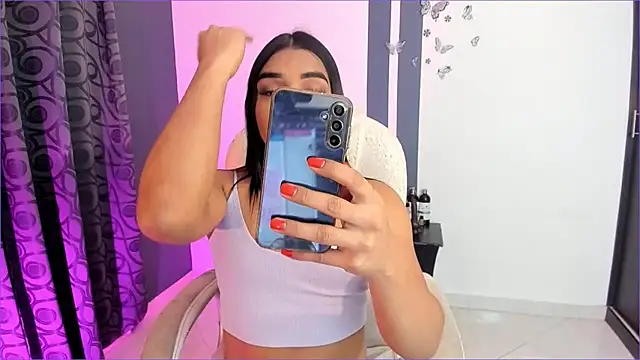 Snapshot of CandyLatinHott chatting on March 11, 2025, 4:41 am CandyLatinHott online show from March 11, 2025, 4:41 am