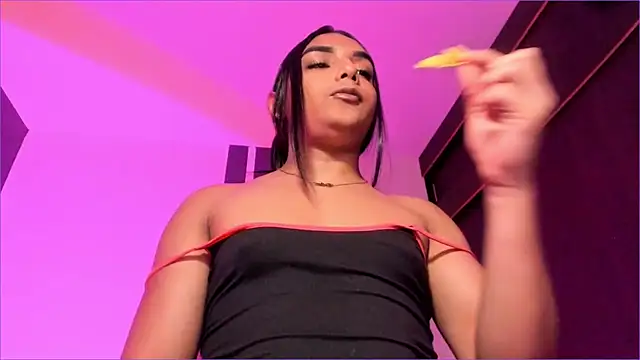 Snapshot of CandyLatinHott chatting on October 6, 2025, 1:07 am CandyLatinHott online show from October 6, 2025, 1:07 am