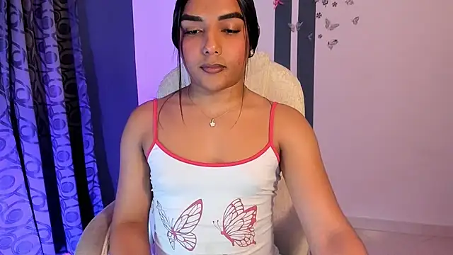 Snapshot of CandyLatinHott chatting on December 2, 2025, 1:28 am CandyLatinHott online show from December 2, 2025, 1:28 am