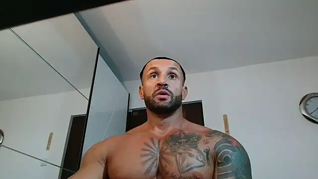 Magnificmuscles89 online show from May 28, 2026, 3:40 pm