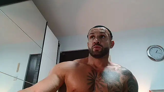 Magnificmuscles89 online show from May 26, 2026, 10:19 pm