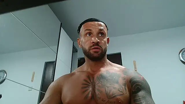 Magnificmuscles89 online show from May 20, 2026, 4:15 pm