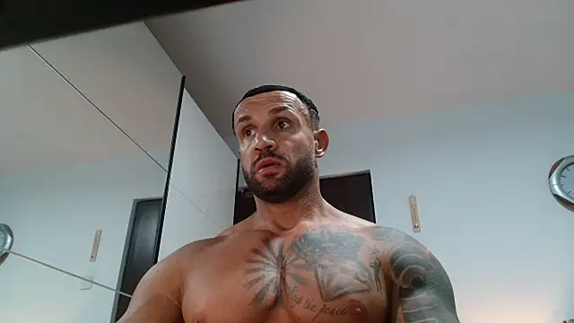 Magnificmuscles89 online show from May 21, 2026, 4:04 pm