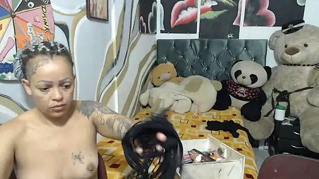 Snapshot of manzanahot9 chatting on November 18, 2025, 10:40 am manzanahot9 online show from November 18, 2025, 10:40 am