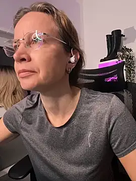 AnnikaRose online show from December 5, 2025, 6:45 am